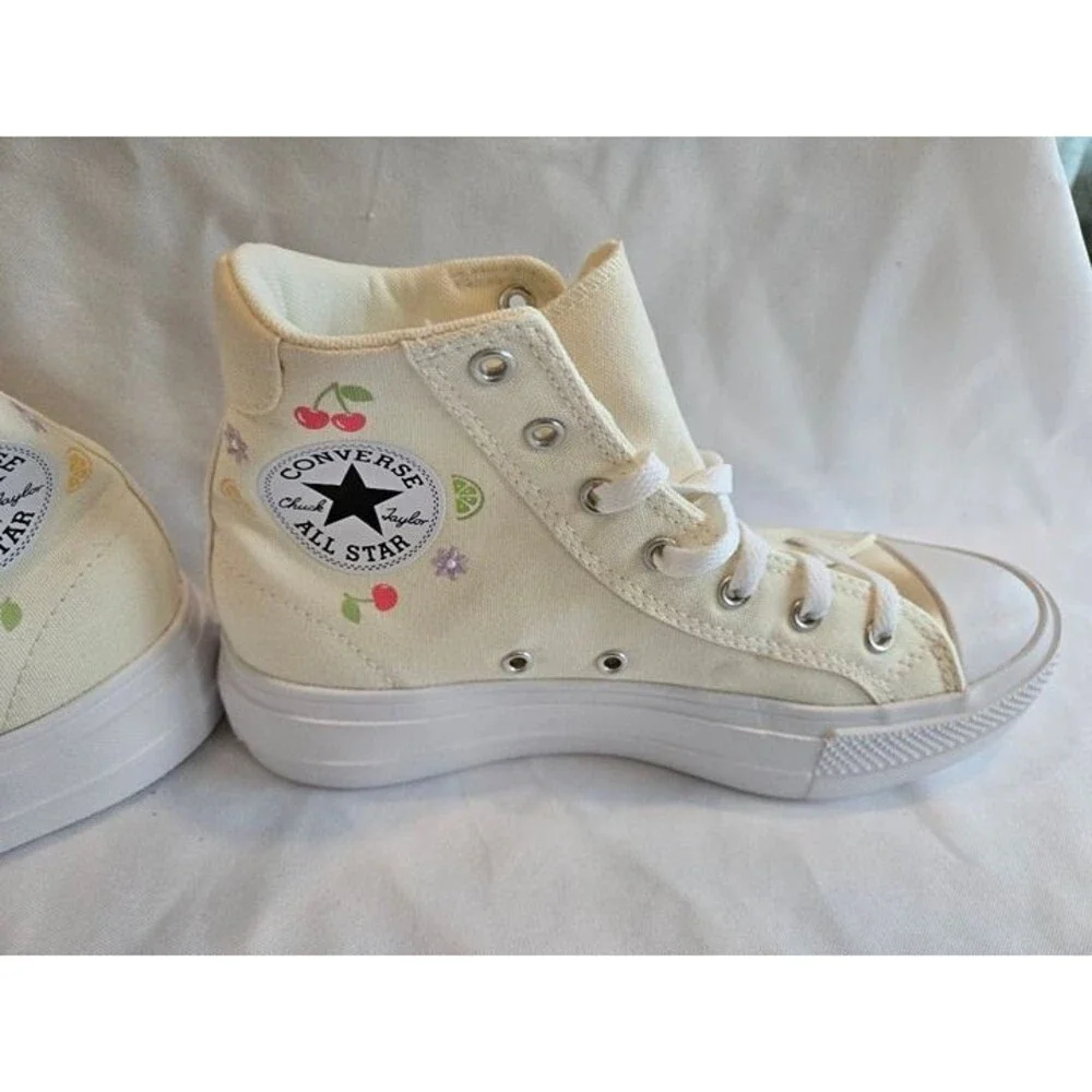 Converse Platform High Top Sneakers - Cream - Girls size 6 / Womens size 8 - NEW